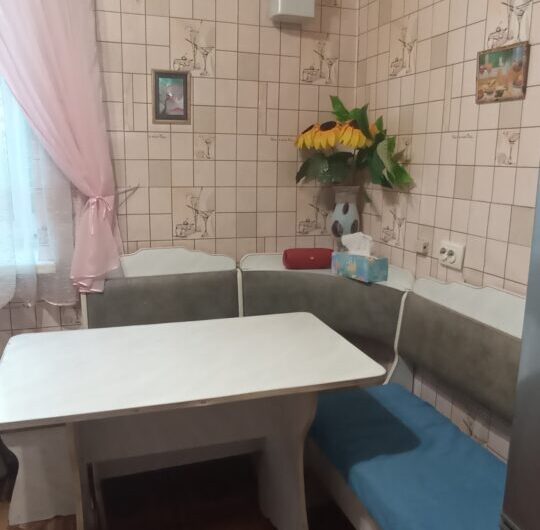 Продается 2-комнатная квартира в кирпичном доме (р-н Бажанова)