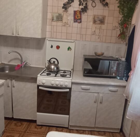 Продается 2-комнатная квартира в кирпичном доме (р-н Бажанова)